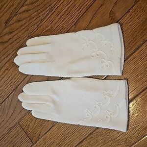 Paul Harris Acrylic Cream Vintage Party Gloves Small/Medium